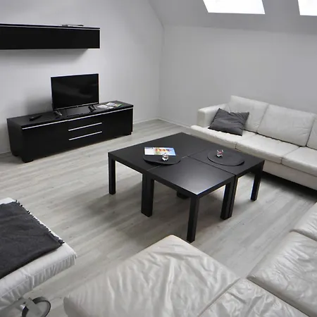 Zur Alten Maar, 65332 Apartment *